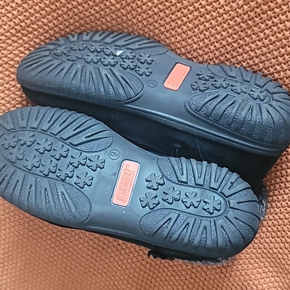 Khombu Water Resistant Laura All Weather Bootie - Picture 4 of 4